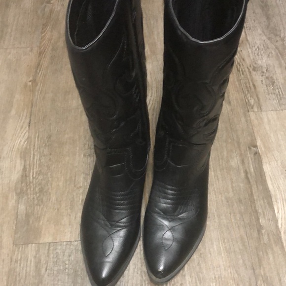 Soda Chic Black Heeled Boots - Picture 7 of 12